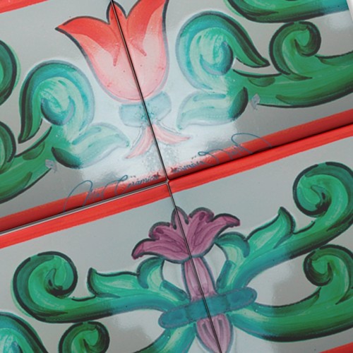 Azulejo Artesanal Velázquez Rojo – Cerámica pintada a mano | MásCerámica Azulejo Artesanal Velázquez Rojo – Cerámica pintada a mano | MásCerámica