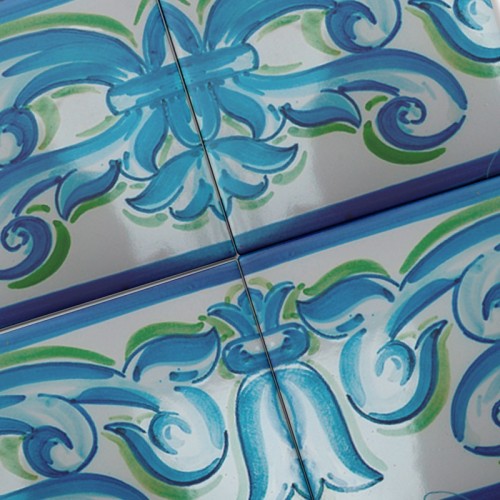 Azulejo Artesanal Velázquez Azul – Cerámica pintada a mano | MásCerámica Azulejo Artesanal Velázquez Azul – Cerámica pintada a mano | MásCerámica