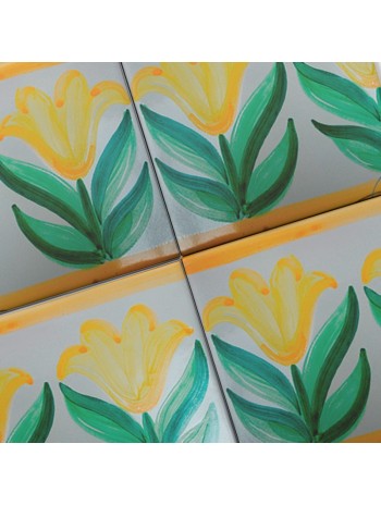 Azulejo Artesanal “Tulipán Amarillo” – Cerámica pintada a mano | MásCerámica