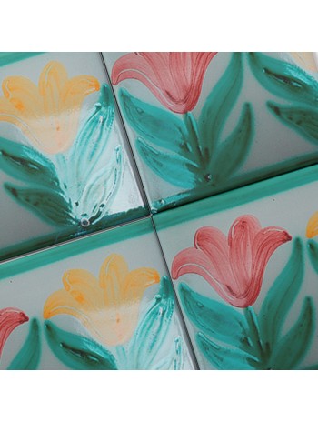 Azulejo Artesanal “Tulipán” – Cerámica pintada a mano | MásCerámica