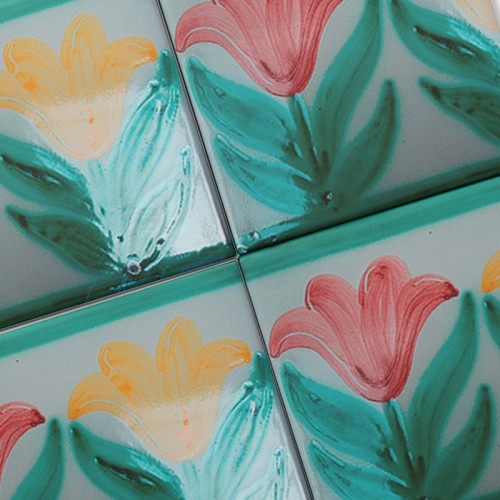 Azulejo Artesanal “Tulipán” – Cerámica pintada a mano | MásCerámica Azulejo Artesanal “Tulipán” – Cerámica pintada a mano | MásCerámica